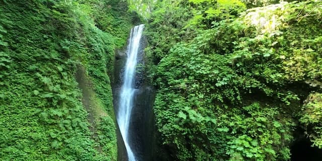 広島の天然水「桂の滝」